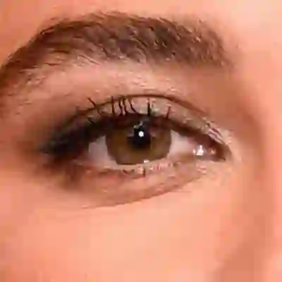Florence Pugh's eyes — warm amber-brown with golden depth