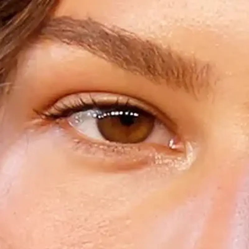 Zendaya's eyes — warm amber-brown with golden depth